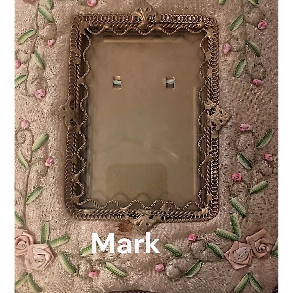 Vtg Victorian Embroidered Flower Picture Frame Photo Gold Lame'‎ Metal Mesh FLAW